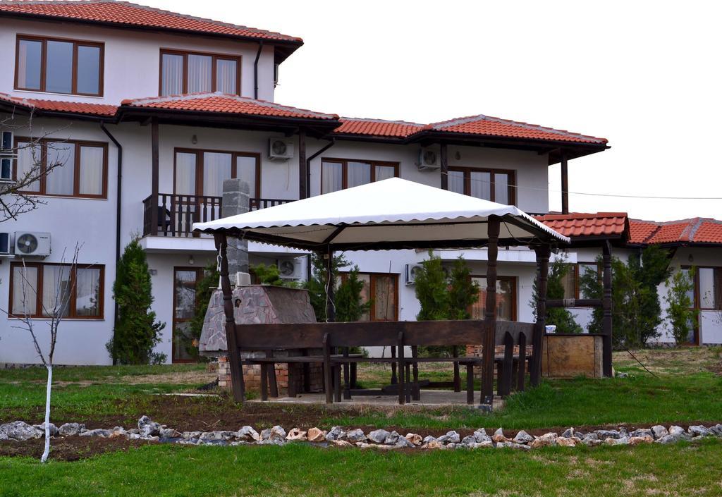 Guest House Misha Petrevene Kültér fotó