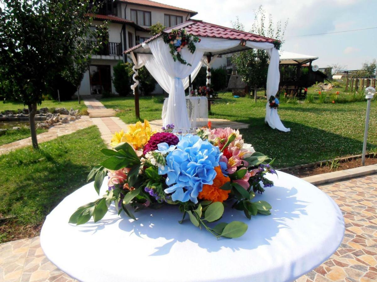Guest House Misha Petrevene Kültér fotó